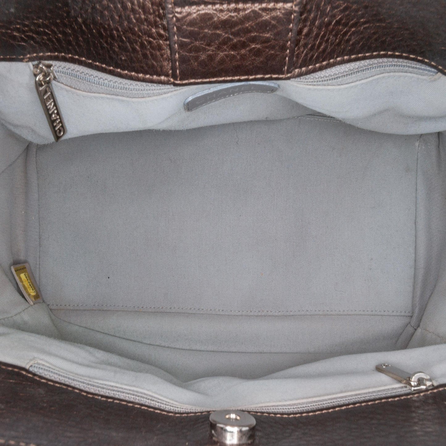 Chanel Small Metallic Calfskin Executive Cerf Tote (SHG-DqfQFt)