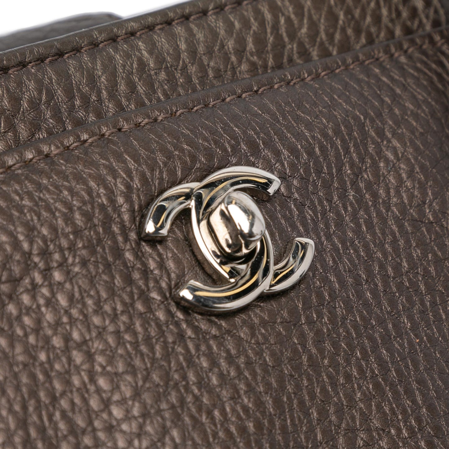 Chanel Small Metallic Calfskin Executive Cerf Tote (SHG-DqfQFt)