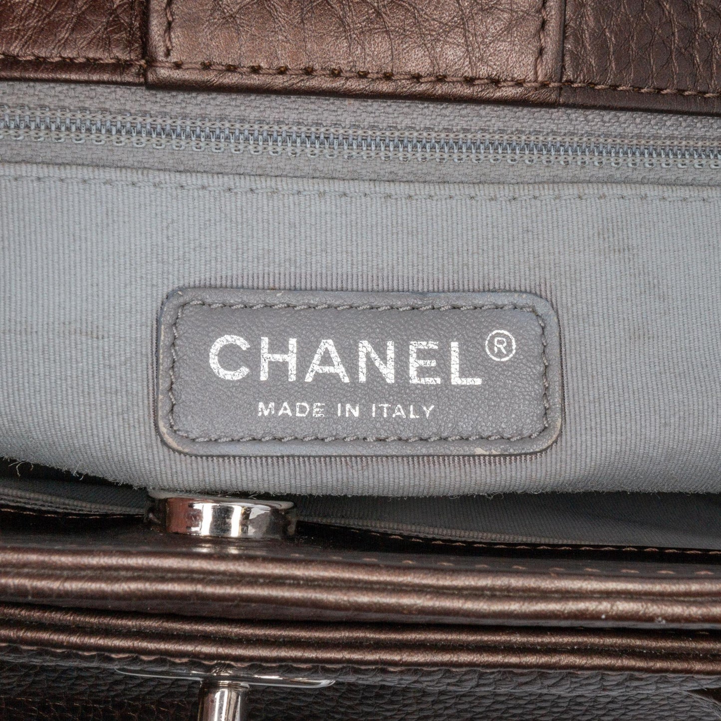 Chanel Small Metallic Calfskin Executive Cerf Tote (SHG-DqfQFt)