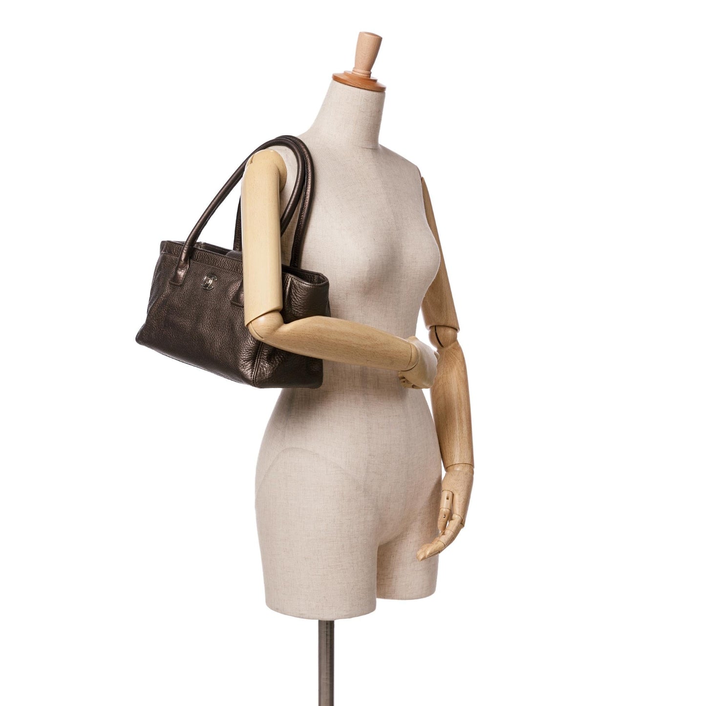 Chanel Small Metallic Calfskin Executive Cerf Tote (SHG-DqfQFt)