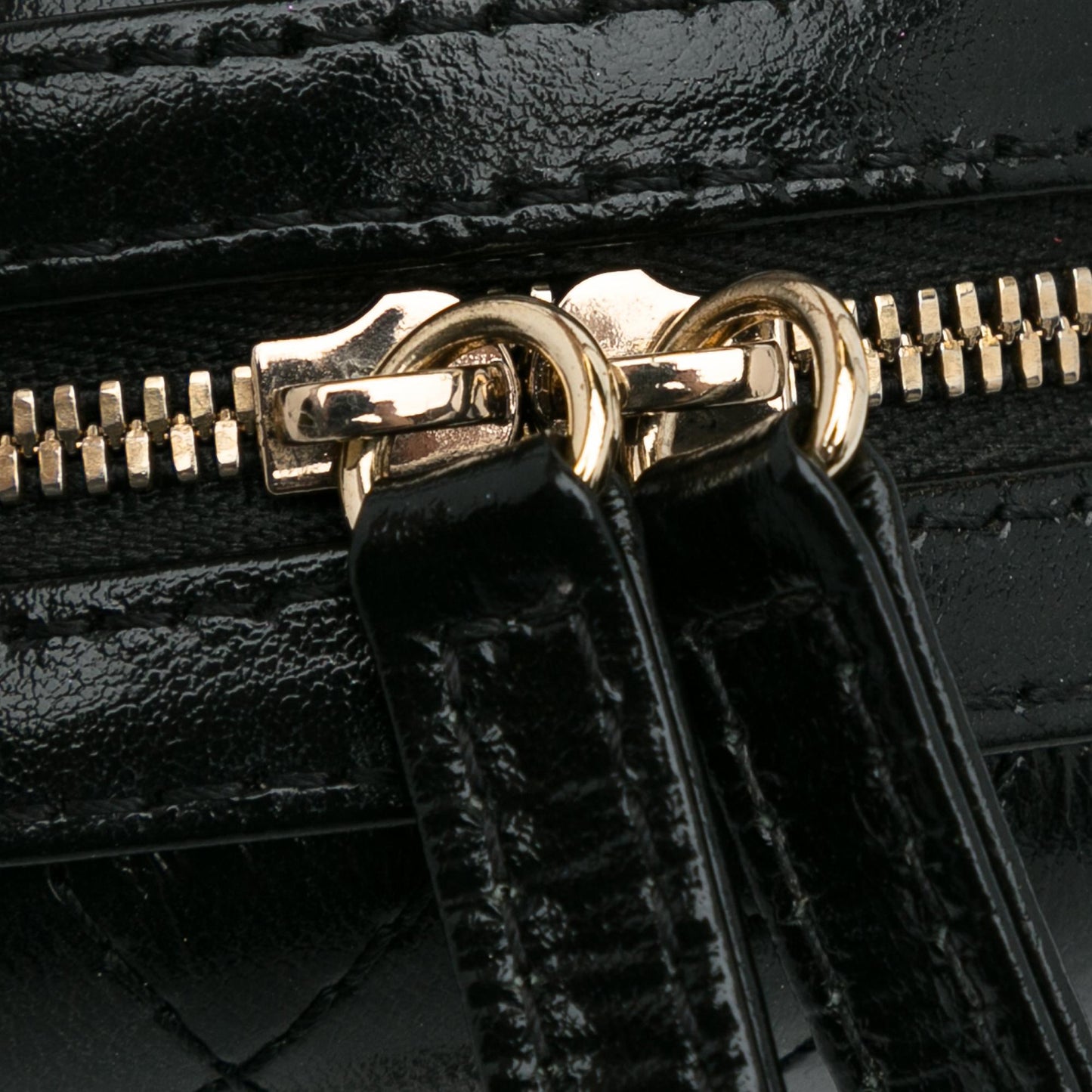 Chanel Stitched Calfskin Round Crossbody (SHG-hbT1d0)