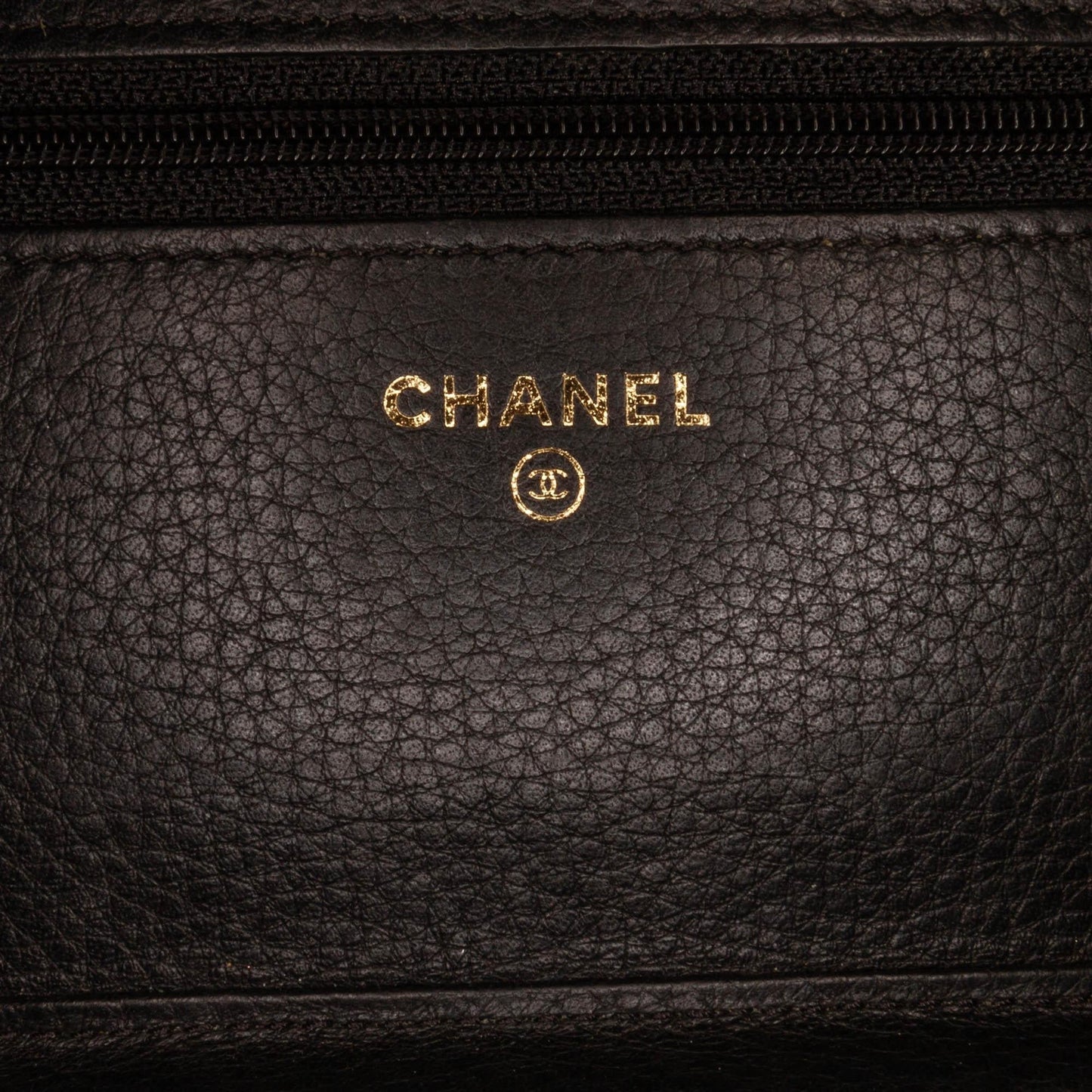 Chanel Studded Leather Wallet on Chain (SHG-qg3FG9)