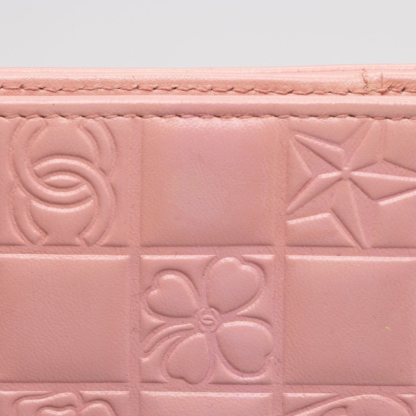Chanel Vintage Embossed Lambskin Lucky Symbols Bi-Fold Wallet (SHF-uNdtFJ)