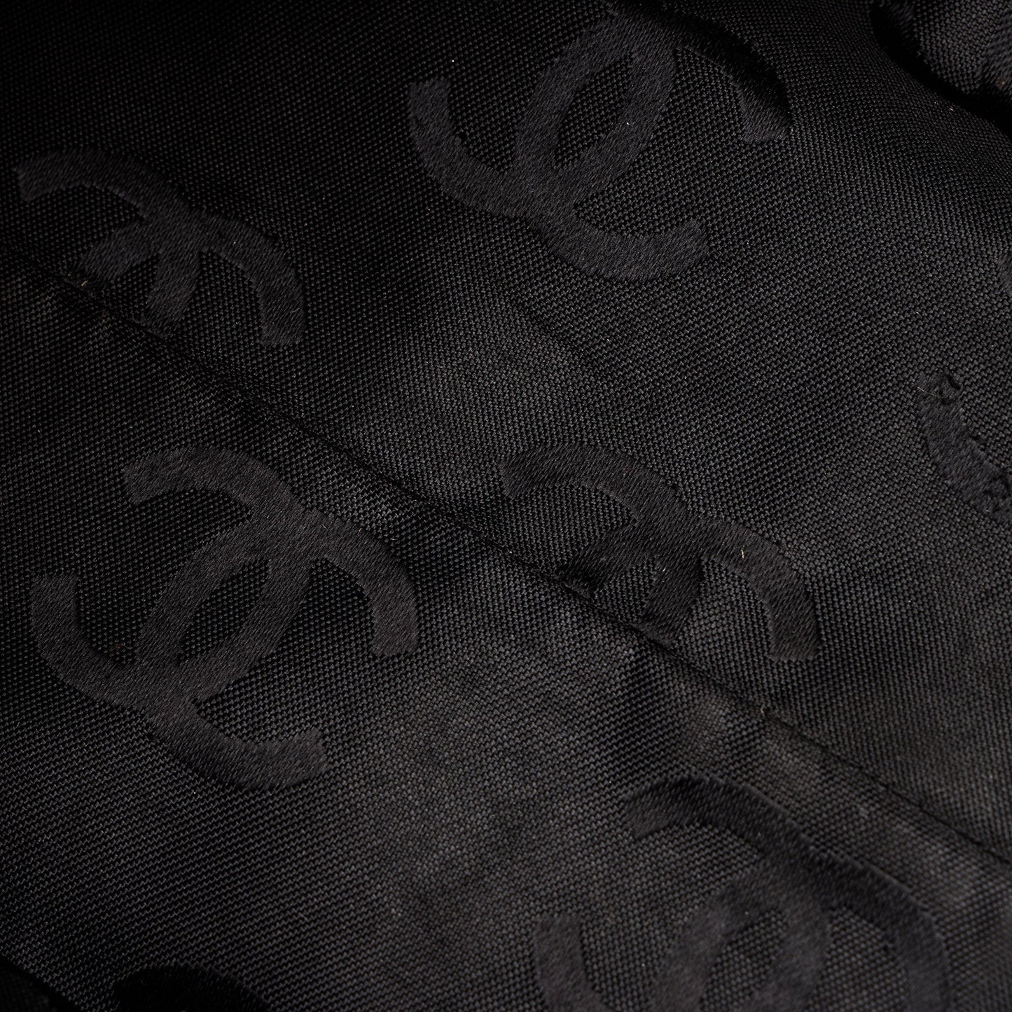 Chanel Vintage Leather Wood Chain Tote (SHF-bz2XaF)