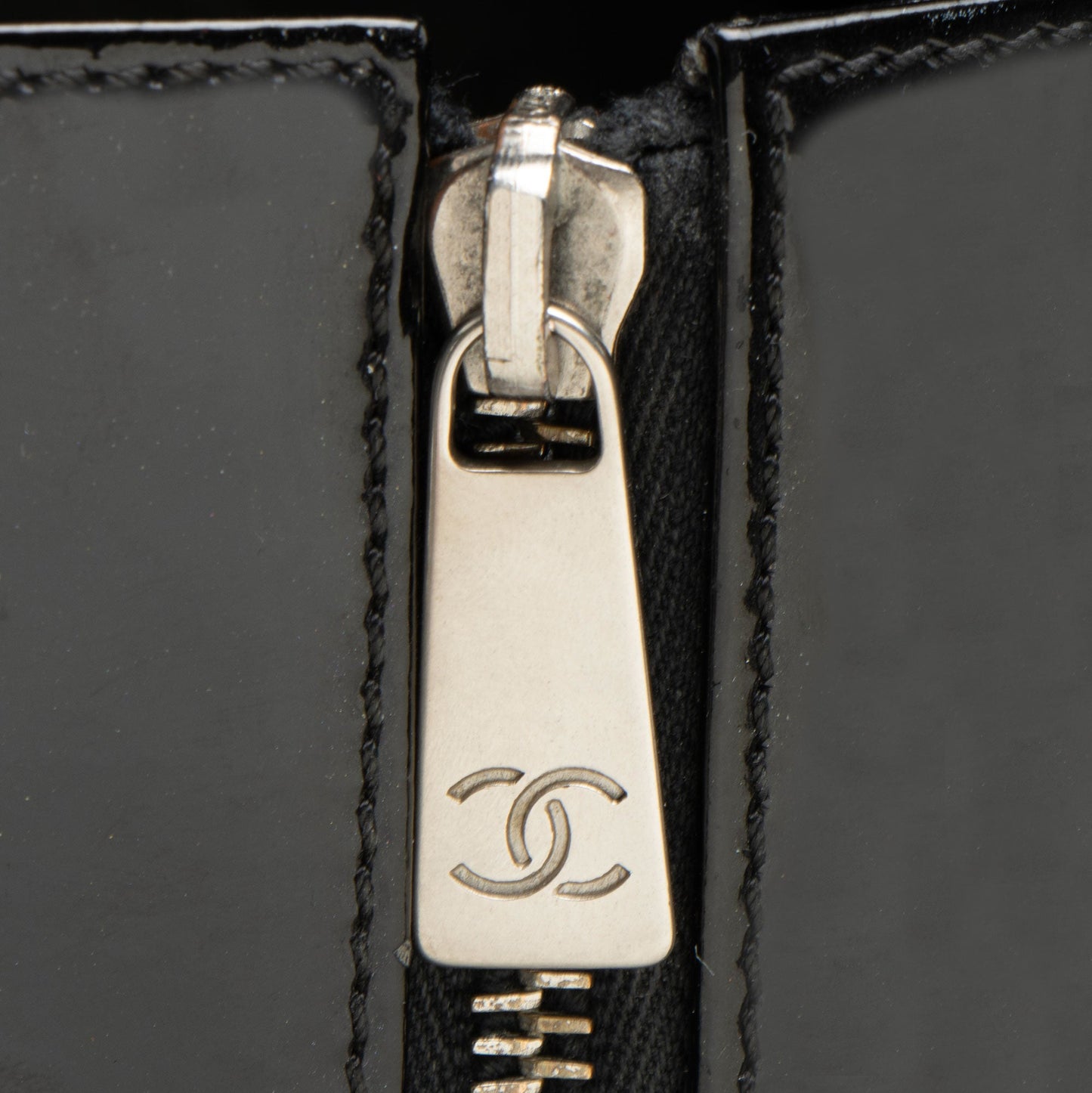 Chanel Vintage Patent Leather Timeless CC Petite Tote (SHF-Up924x)