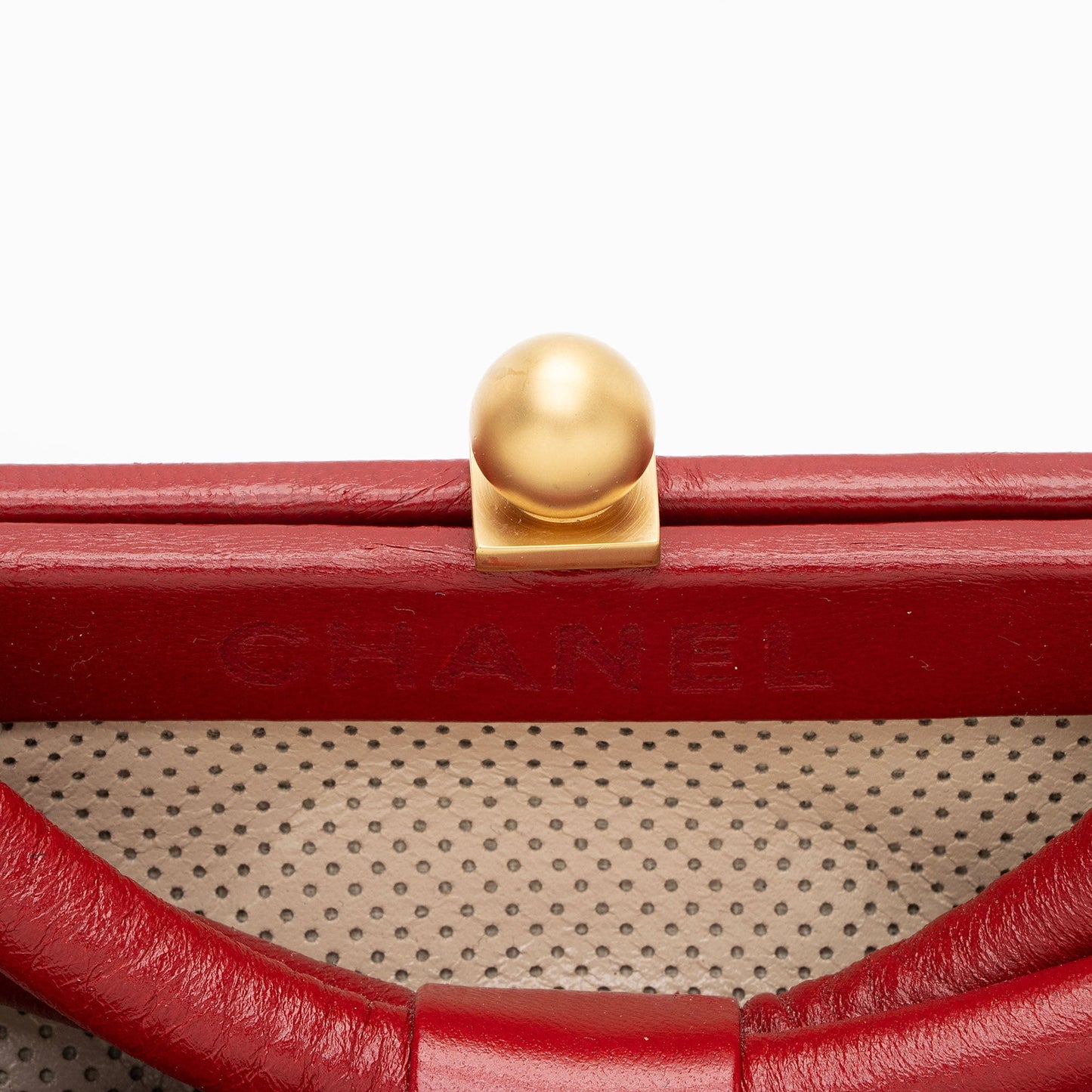 Chanel Vintage Perforated Leather Kiss Lock Shoulder Bag (SHF-TBMbgs)
