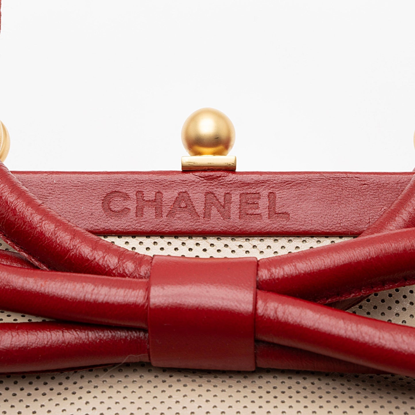 Chanel Vintage Perforated Leather Kiss Lock Shoulder Bag (SHF-TBMbgs)
