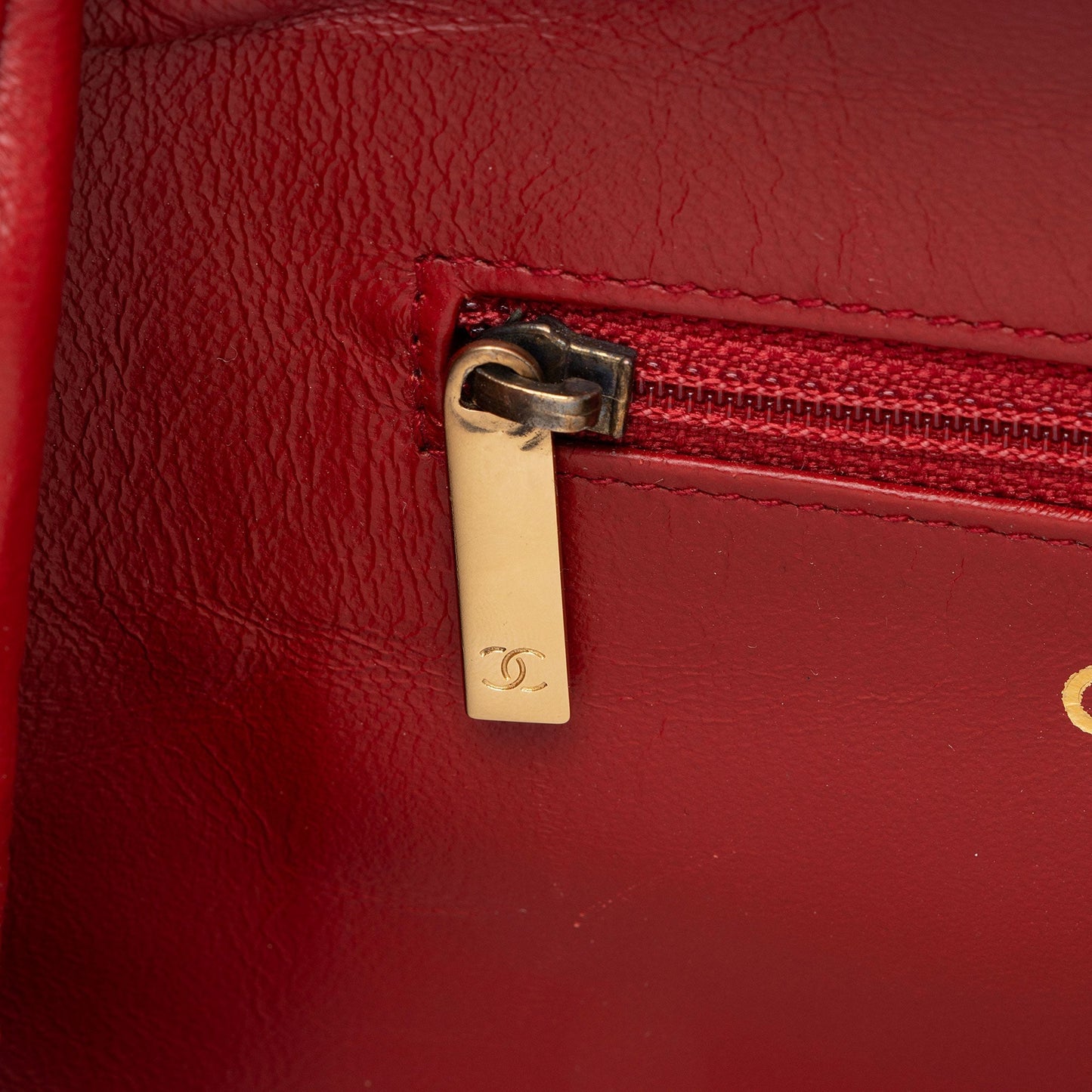 Chanel Vintage Perforated Leather Kiss Lock Shoulder Bag (SHF-TBMbgs)