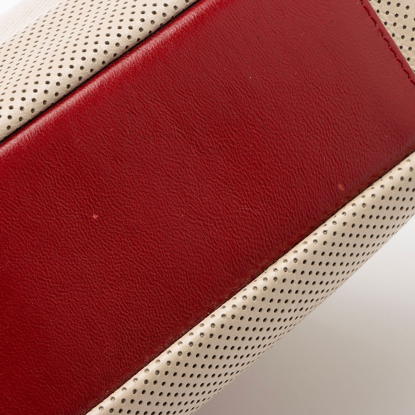 Chanel Vintage Perforated Leather Kiss Lock Shoulder Bag (SHF-TBMbgs)