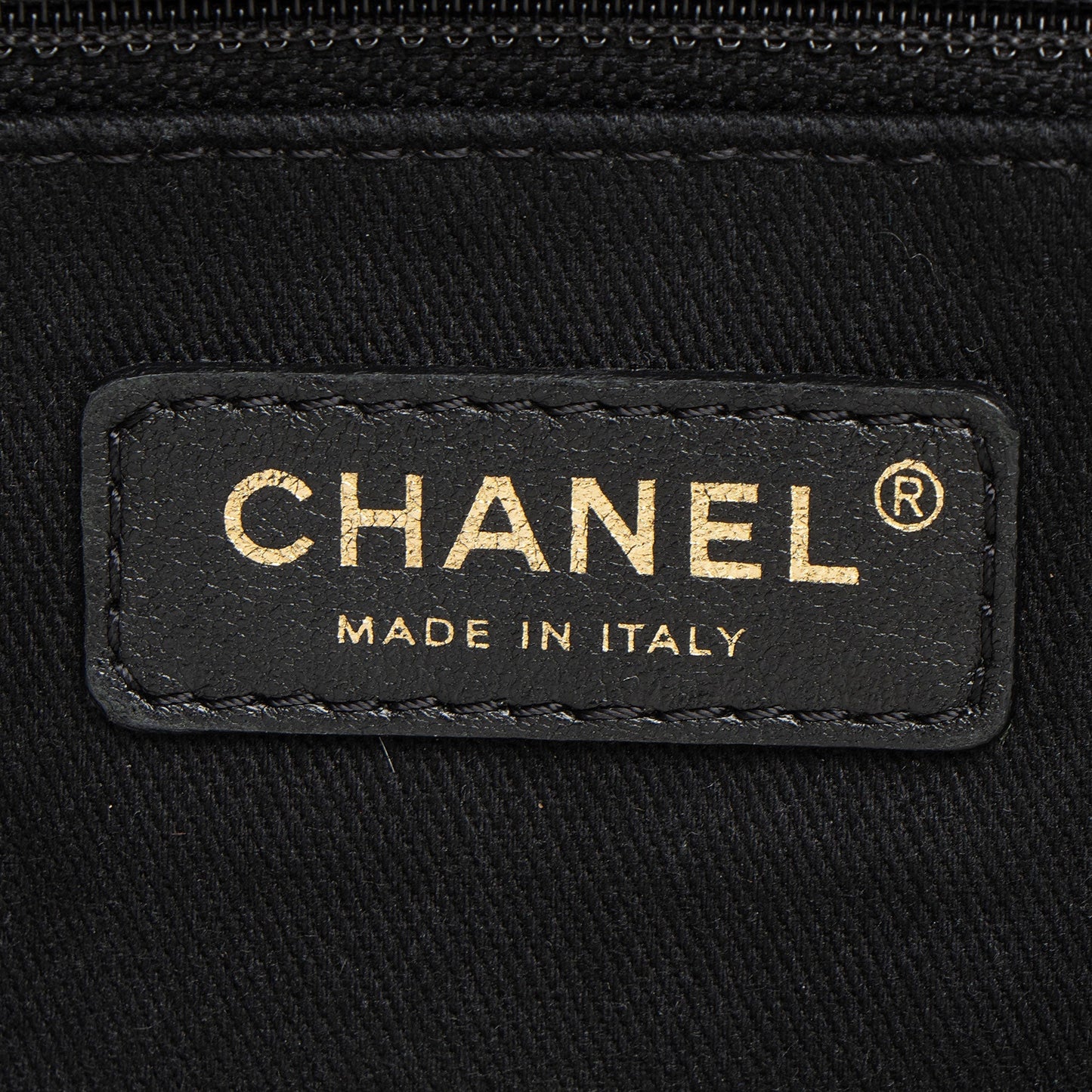 Chanel Woven Straw Deauville Medium Tote (SHF-T0ZZuv)