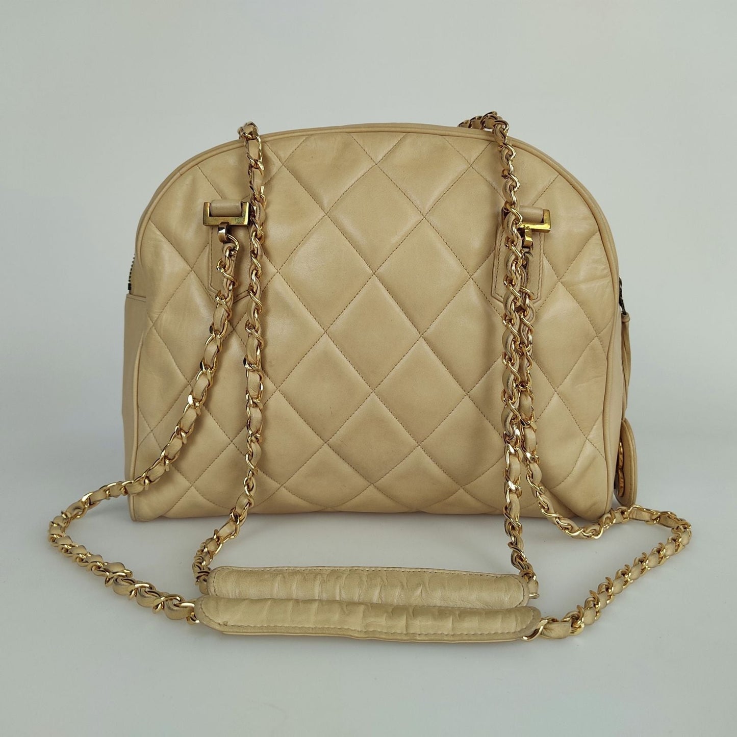 CHANEL Chanel Chanel shoulder bag in beige matelasse leather from the 80s