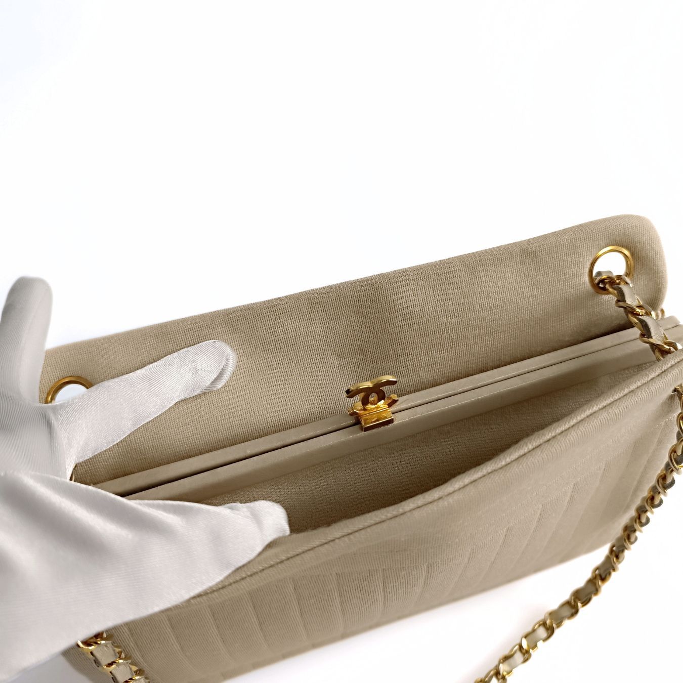 CHANEL vintage shoulder bag in beige cotton