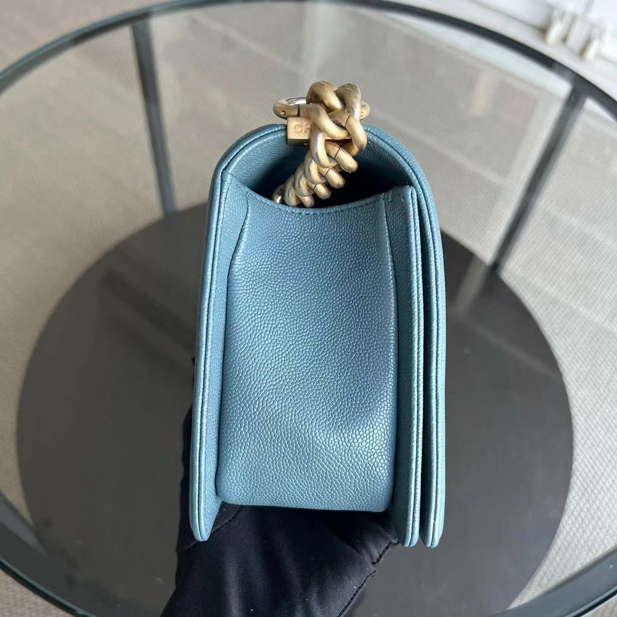 Caviar Boy Old Medium 25CM Quilted Grained Calfskin Blue Golden Hardware Series 25