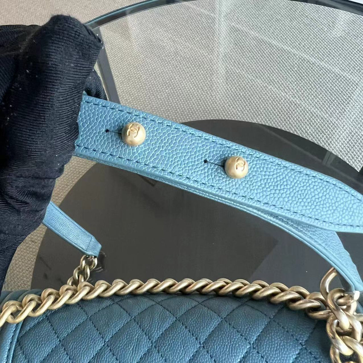 Caviar Boy Old Medium 25CM Quilted Grained Calfskin Blue Golden Hardware Series 25