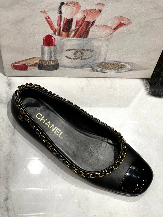CHANEL CC CAP TOE CHAIN EMBELLISHED TRIM FLAT SHOES