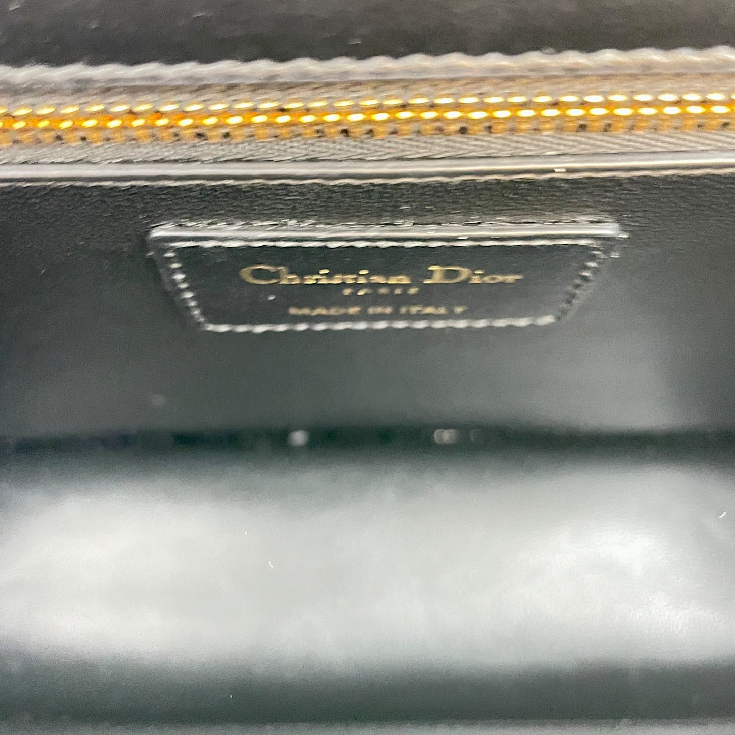 30 Montaigne Medium Black Shoulder Bag in Box Calfskin, Gold hardware