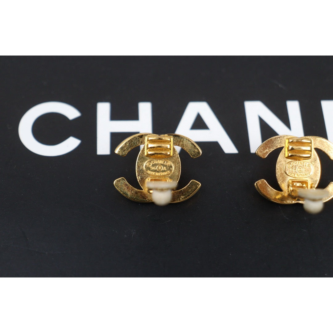 Very Good ( Rank A) ｜CHANEL Vintage 18K Gold Plating Rhinestone Earrings  ｜25013119
