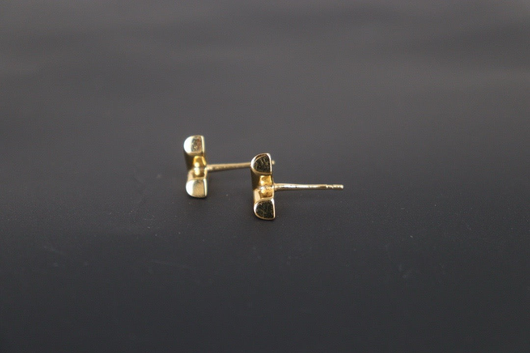 Very Good ( Rank A)｜ LV Essential V Earrings ｜24092008