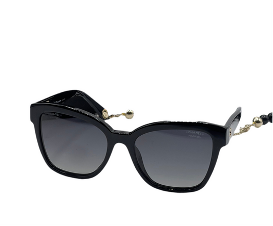 Chanel - Lunette de soleil rectangulaire à chaîne perles
