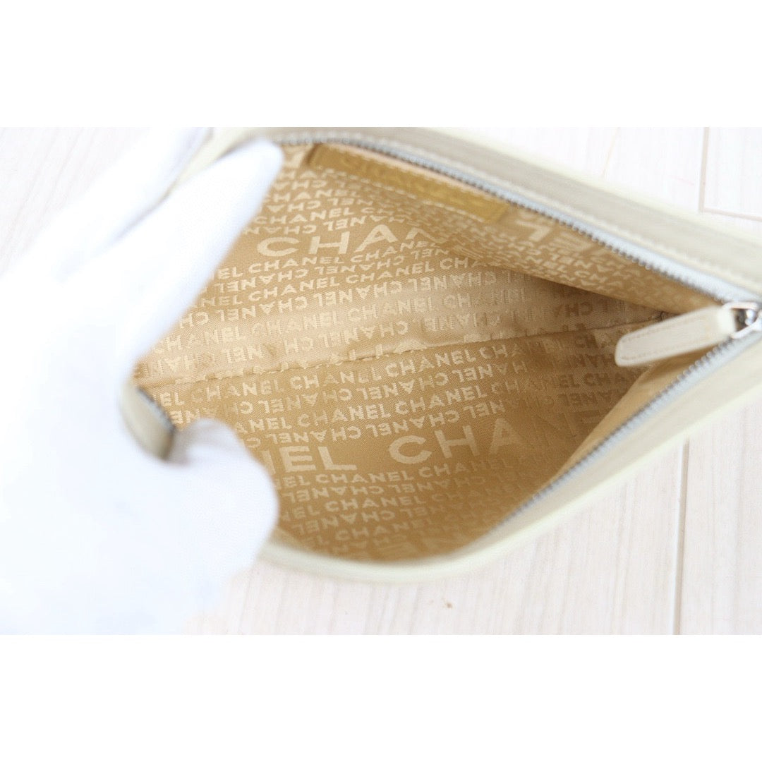 Very Good ( Rank A)｜ CHANEL Lanbskin  Pearl White Shoulder Bag Made In 2004～2005Year ｜24083017