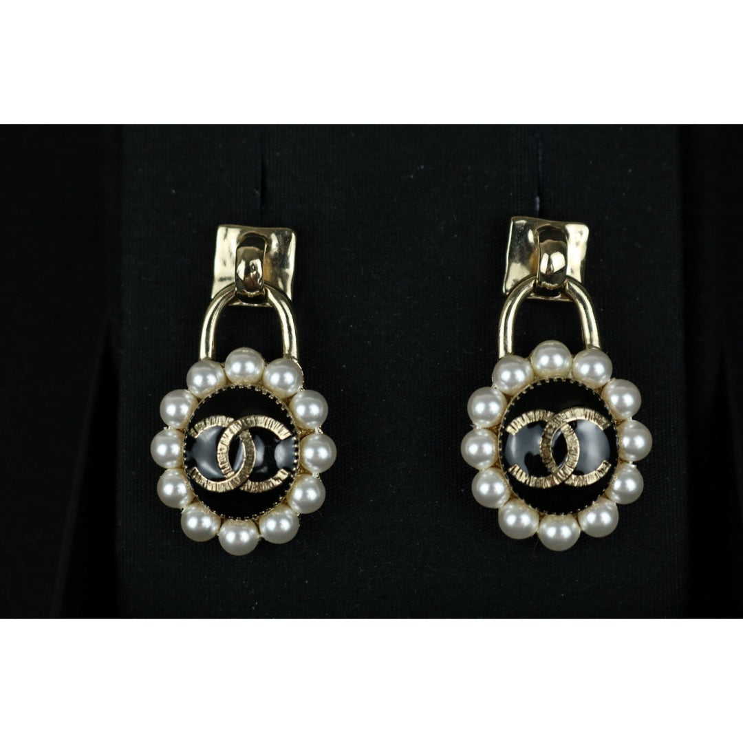 Excellent（Rank SA）｜ CHANEL Coco Mark Zipper pull Pearl Earrings｜X25030106