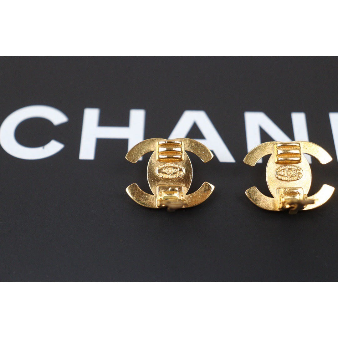 Rank A ｜CHANEL Vintage 18K Gold Plating Earrings  Made In 1997 Year ｜24060617