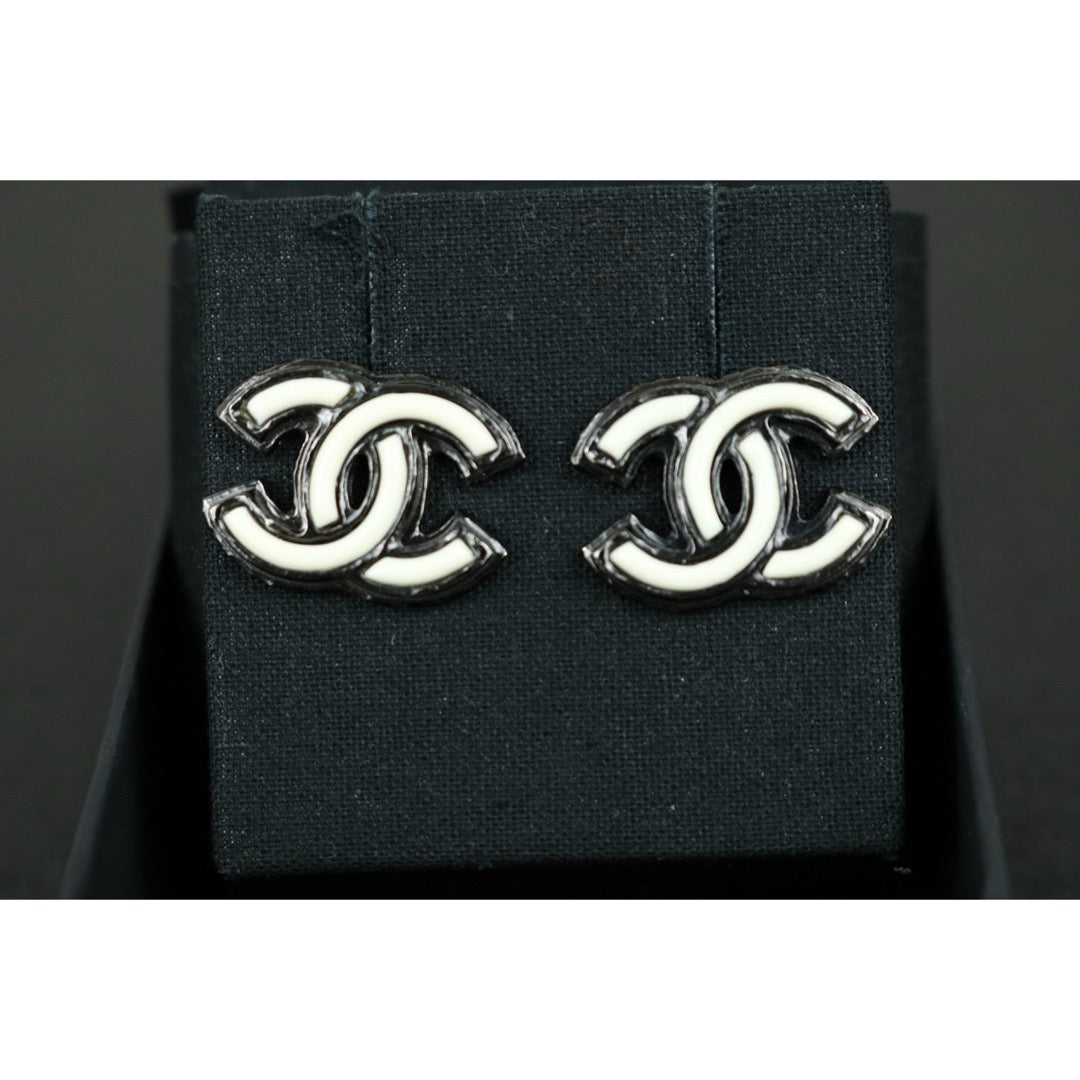 Excellent（Rank SA）｜ CHANEL  Coco Mark  White  Earrings ｜X25020915