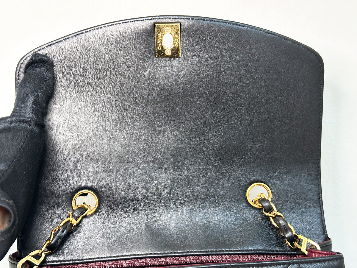 Chanel Vintage Quilted Diana Flap Bag Black Lambskin 3266 holo