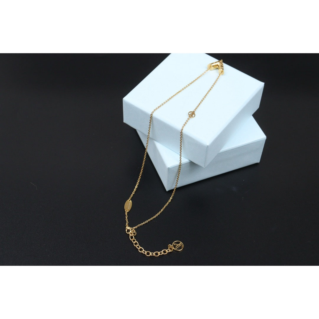 Very Good ( Rank A) ｜ LV Collier Essential V Necklace ｜25013103