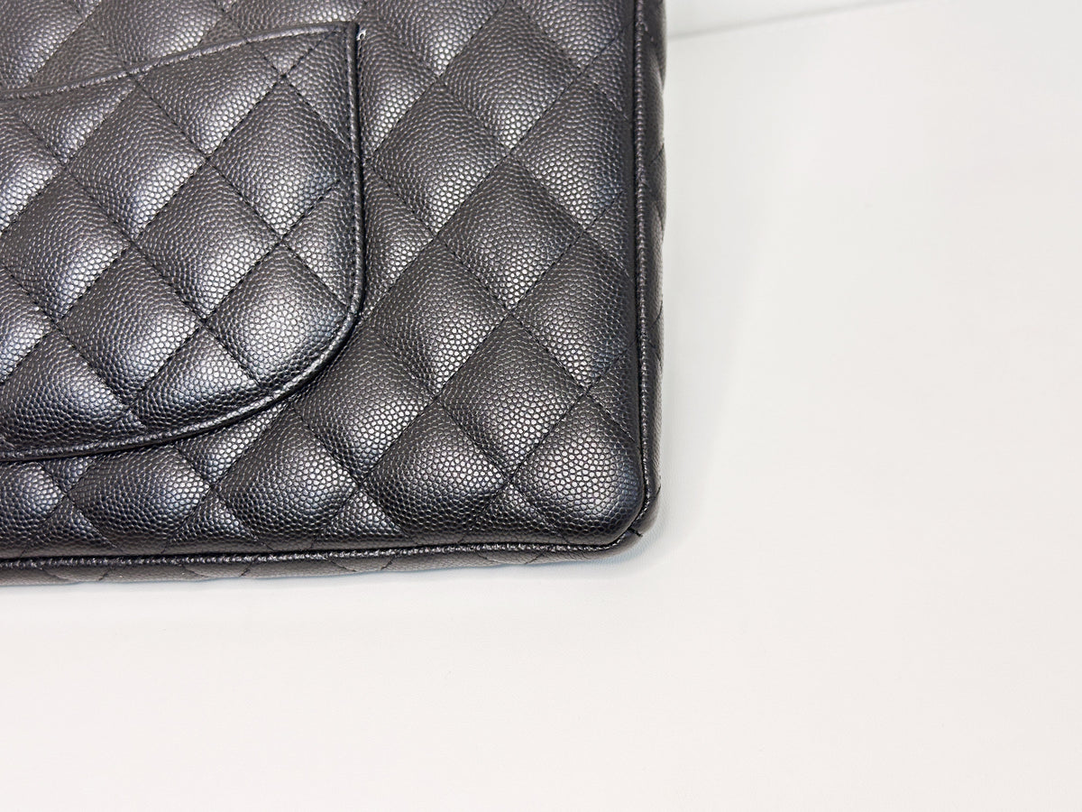 Chanel Quilted Caviar Classic Clutch GHW Black 2683 holo card