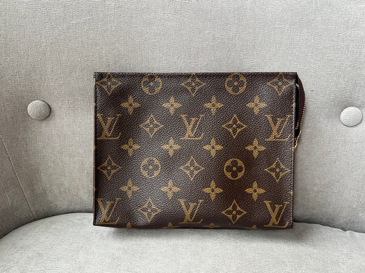 Louis Vuitton Toiletry Pouch 19 Monogram