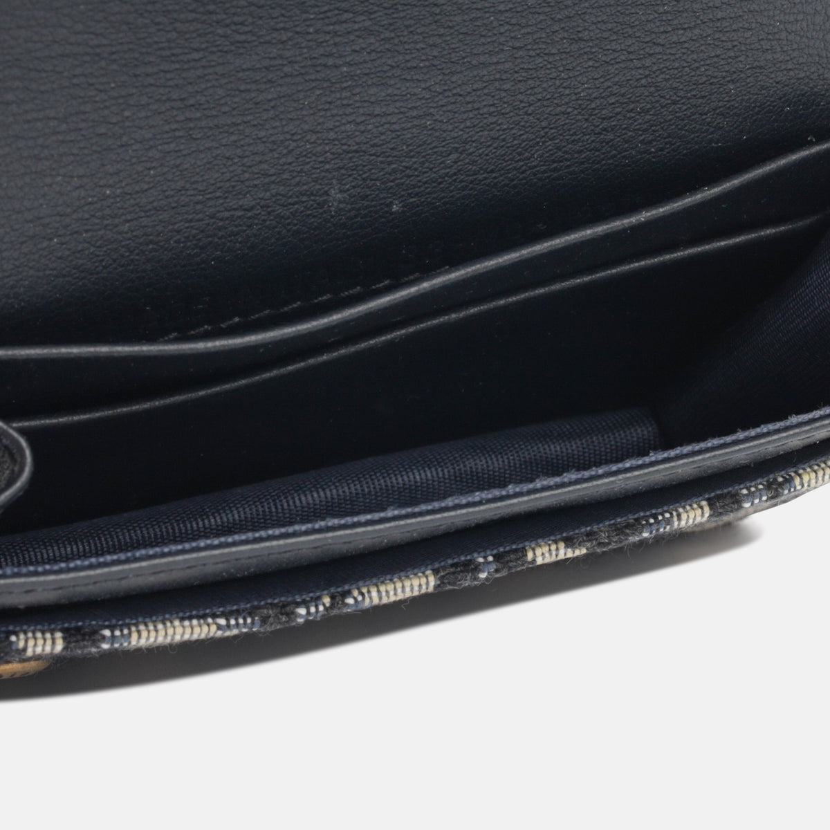Saddle Flap Holder
