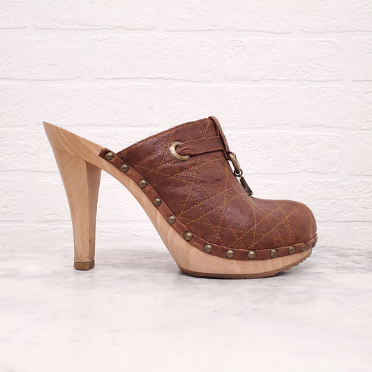 DIOR BROWN LEATHER WOODEN CLOGS WITH LOGO CHARM - SIZE 39