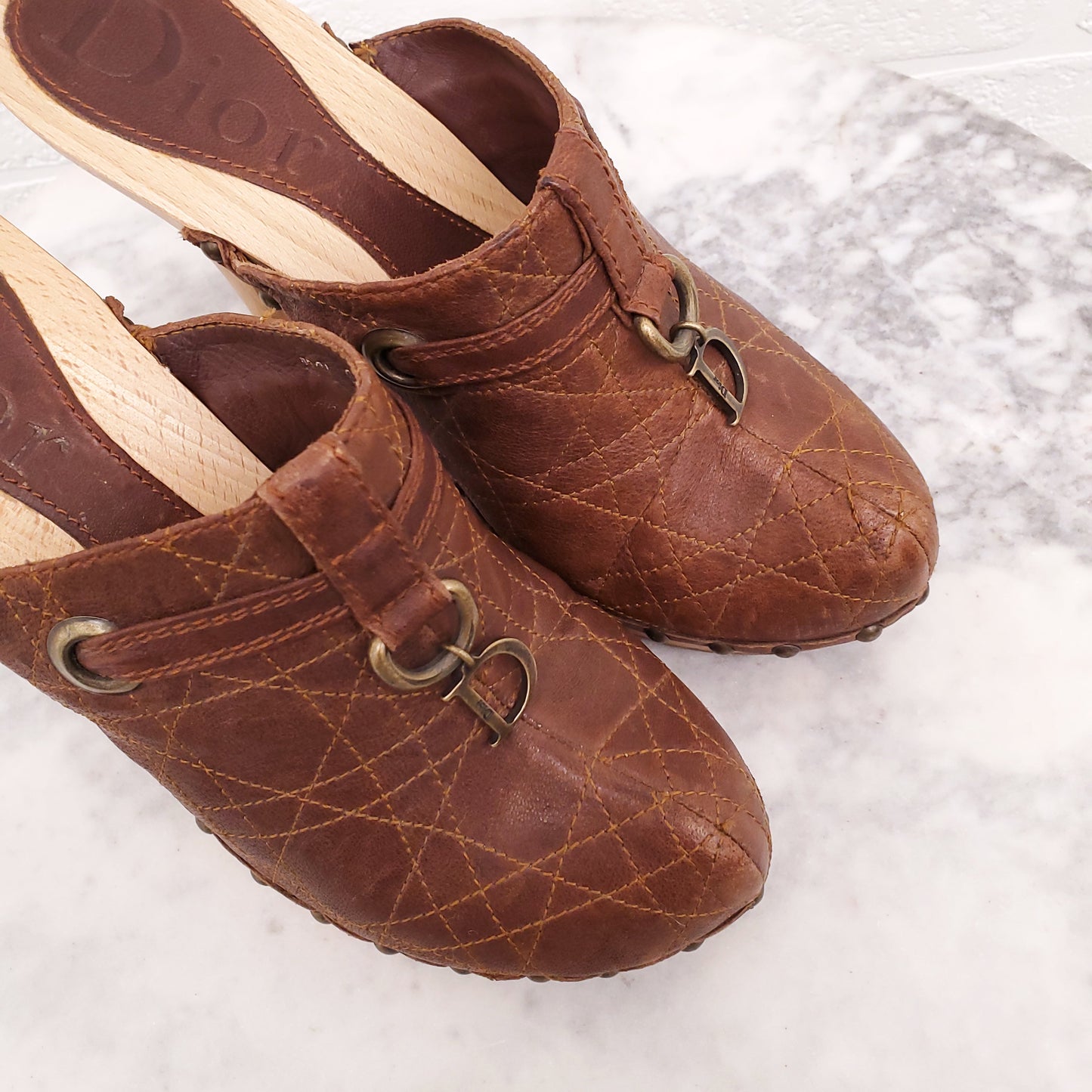 DIOR BROWN LEATHER WOODEN CLOGS WITH LOGO CHARM - SIZE 39