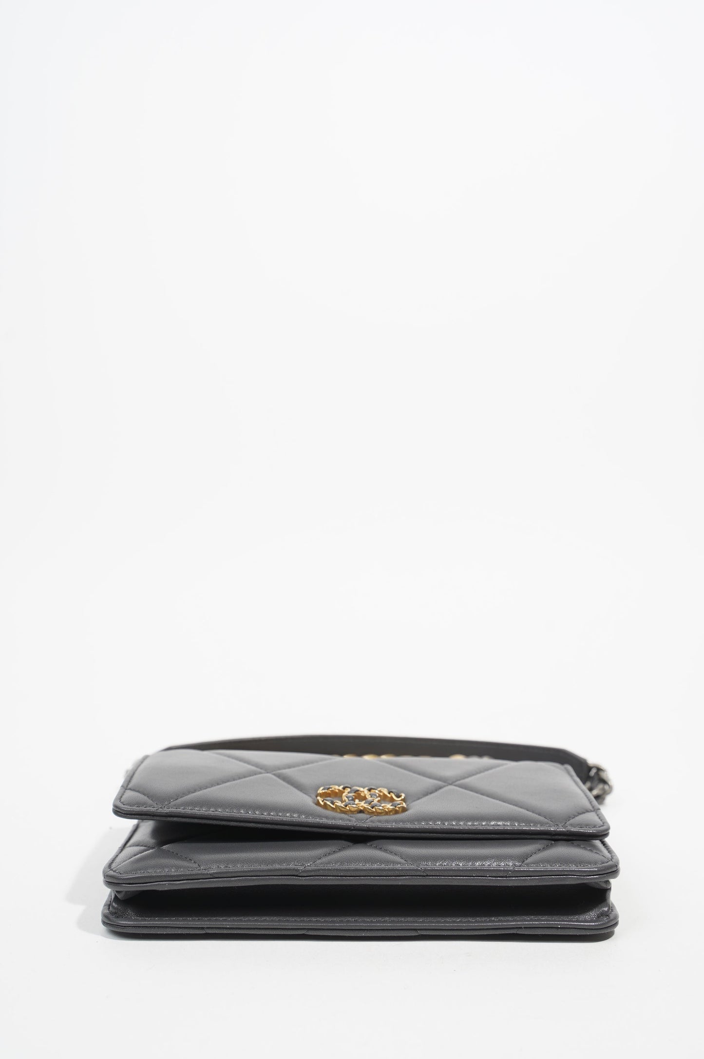 Chanel Womens 19 Wallet On Chain