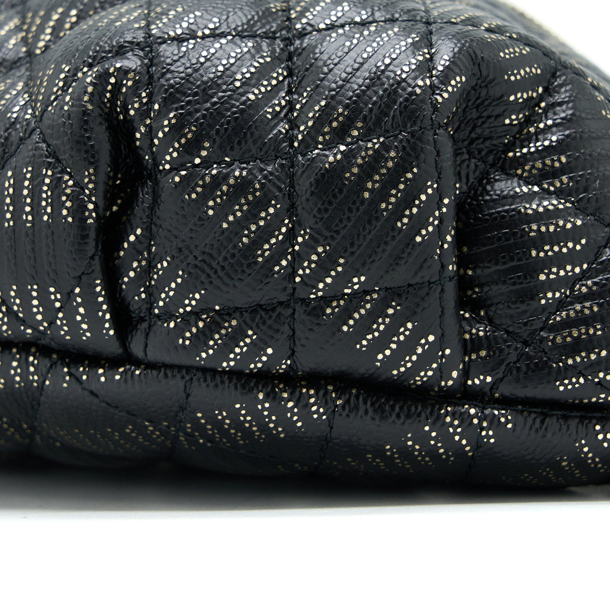 Chanel Seasonal Waist Bag Calfskin Black/Gold GHW