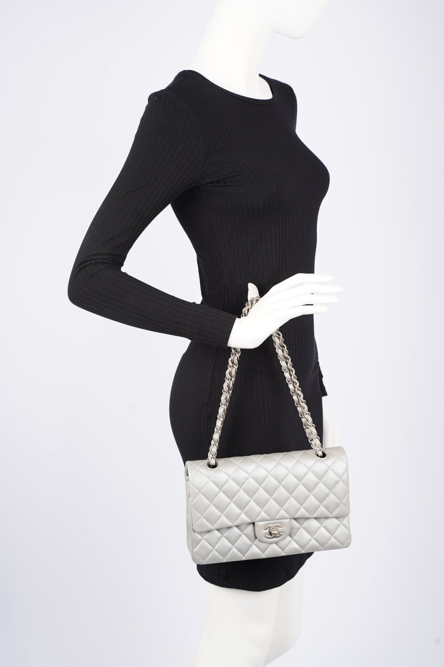 Chanel Womens Quilted Lambskin Leather Classic Double Flap Medium