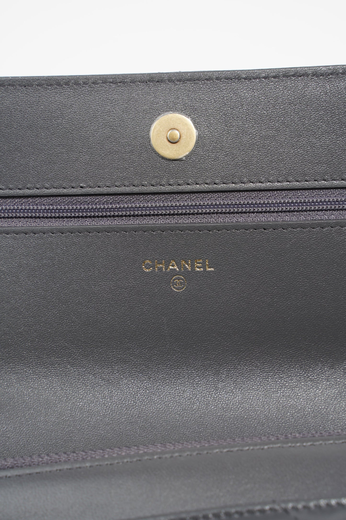 Chanel Womens 19 Wallet On Chain