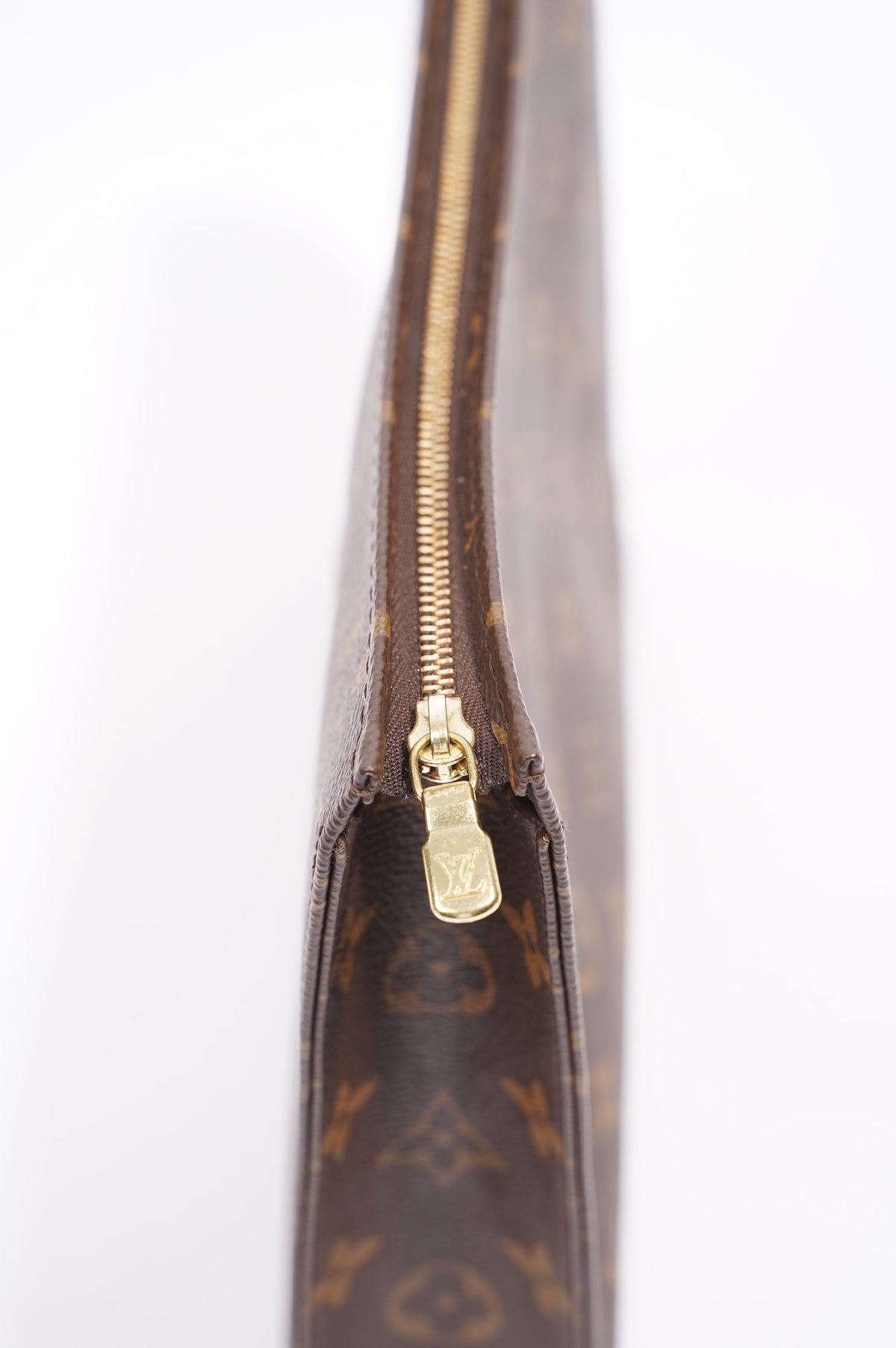 Louis Vuitton Toiletry Pouch Monogram 26