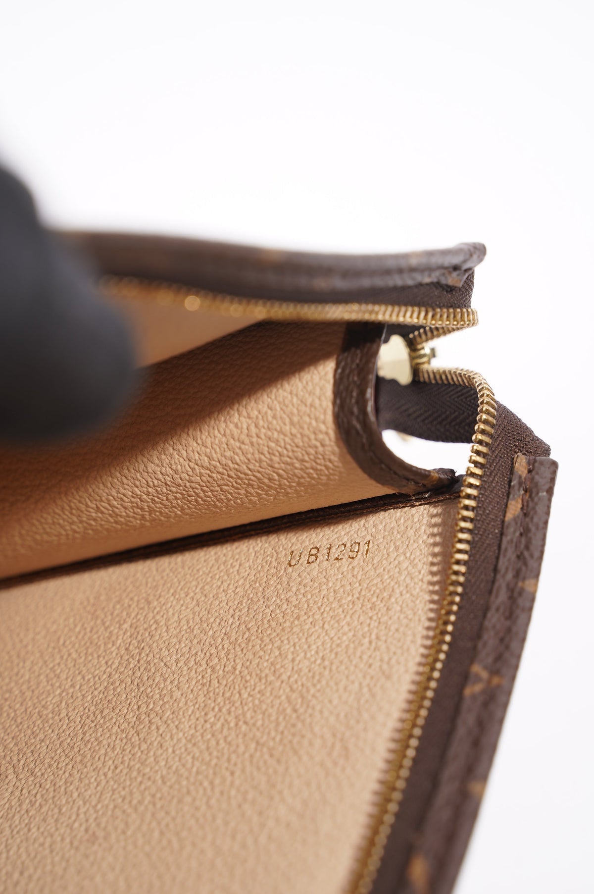 Louis Vuitton Toiletry Pouch Monogram 26
