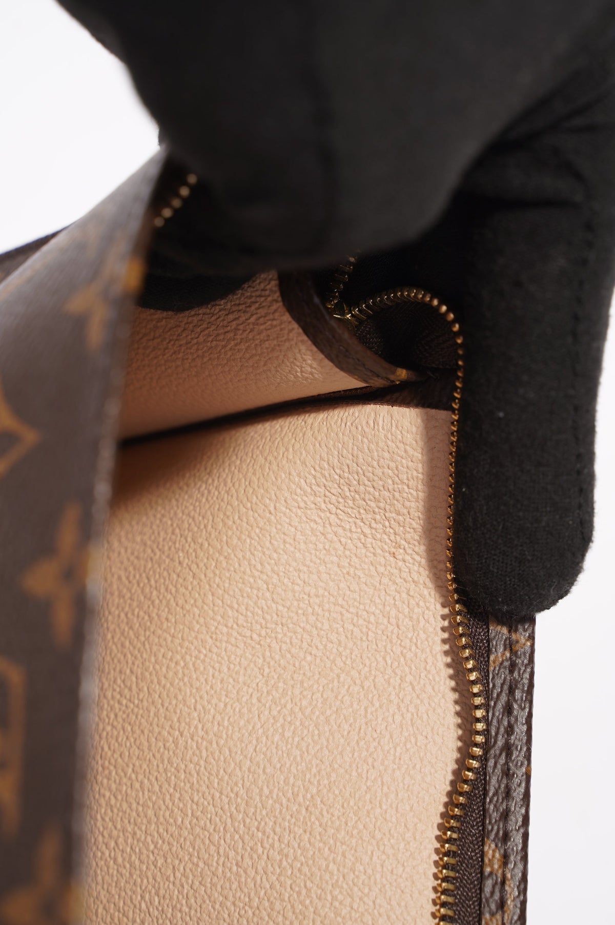 Louis Vuitton Womens Toiletry Pouch Monogram Canvas 26