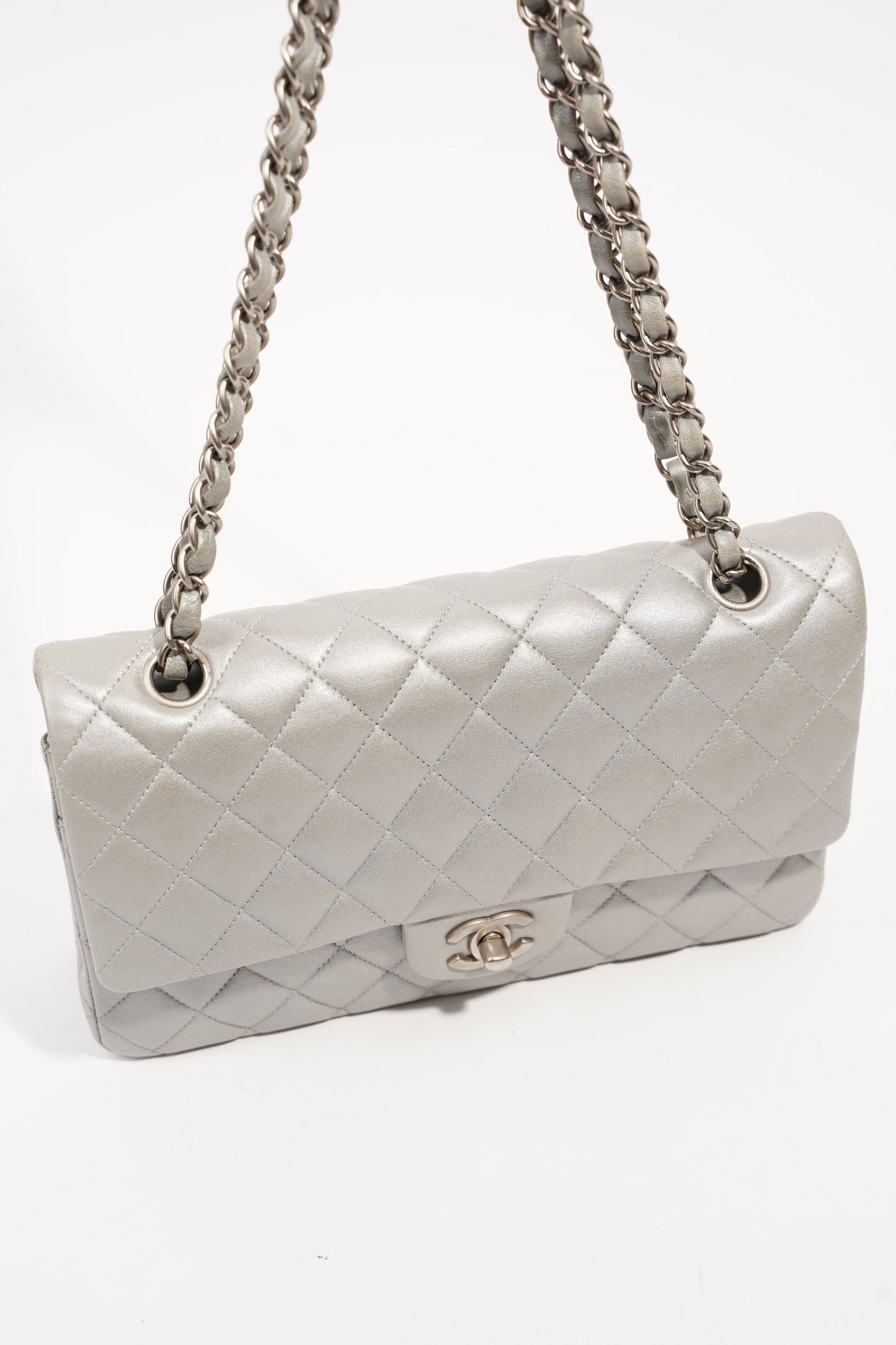 Chanel Womens Quilted Lambskin Leather Classic Double Flap Medium