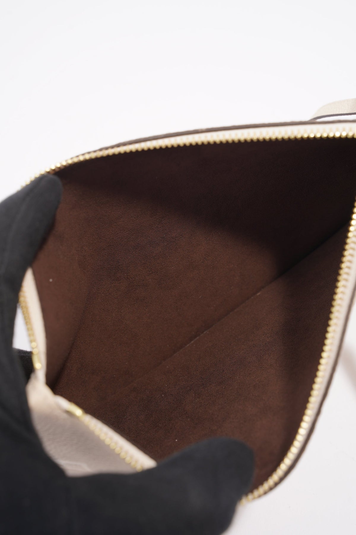 Louis Vuitton Womens Tourterelle Never Full Pochette Empreinte Leather MM