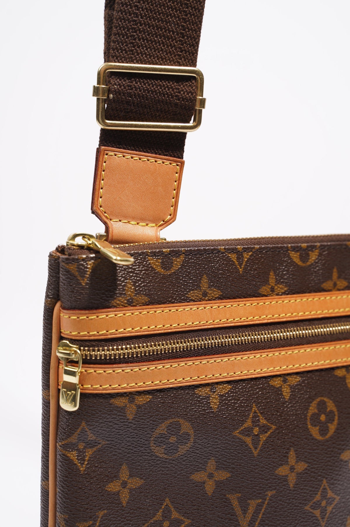 Louis Vuitton Womens Vintage Pochette Bosphore Monogram Canvas