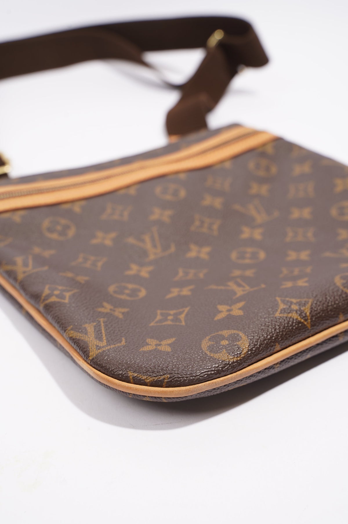 Louis Vuitton Womens Vintage Pochette Bosphore Monogram Canvas