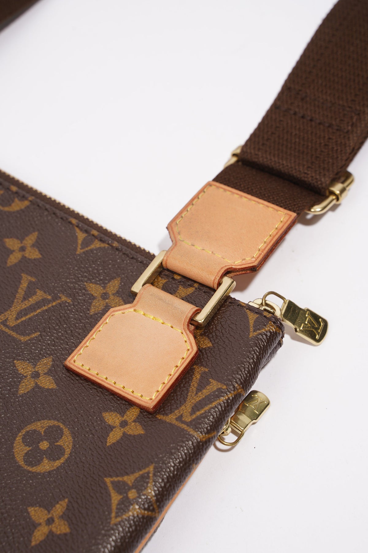 Louis Vuitton Womens Vintage Pochette Bosphore Monogram Canvas