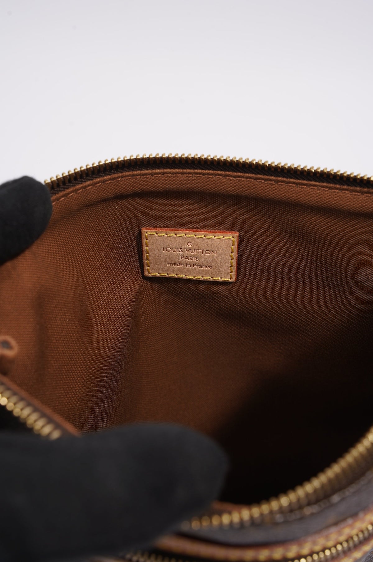 Louis Vuitton Womens Vintage Pochette Bosphore Monogram Canvas