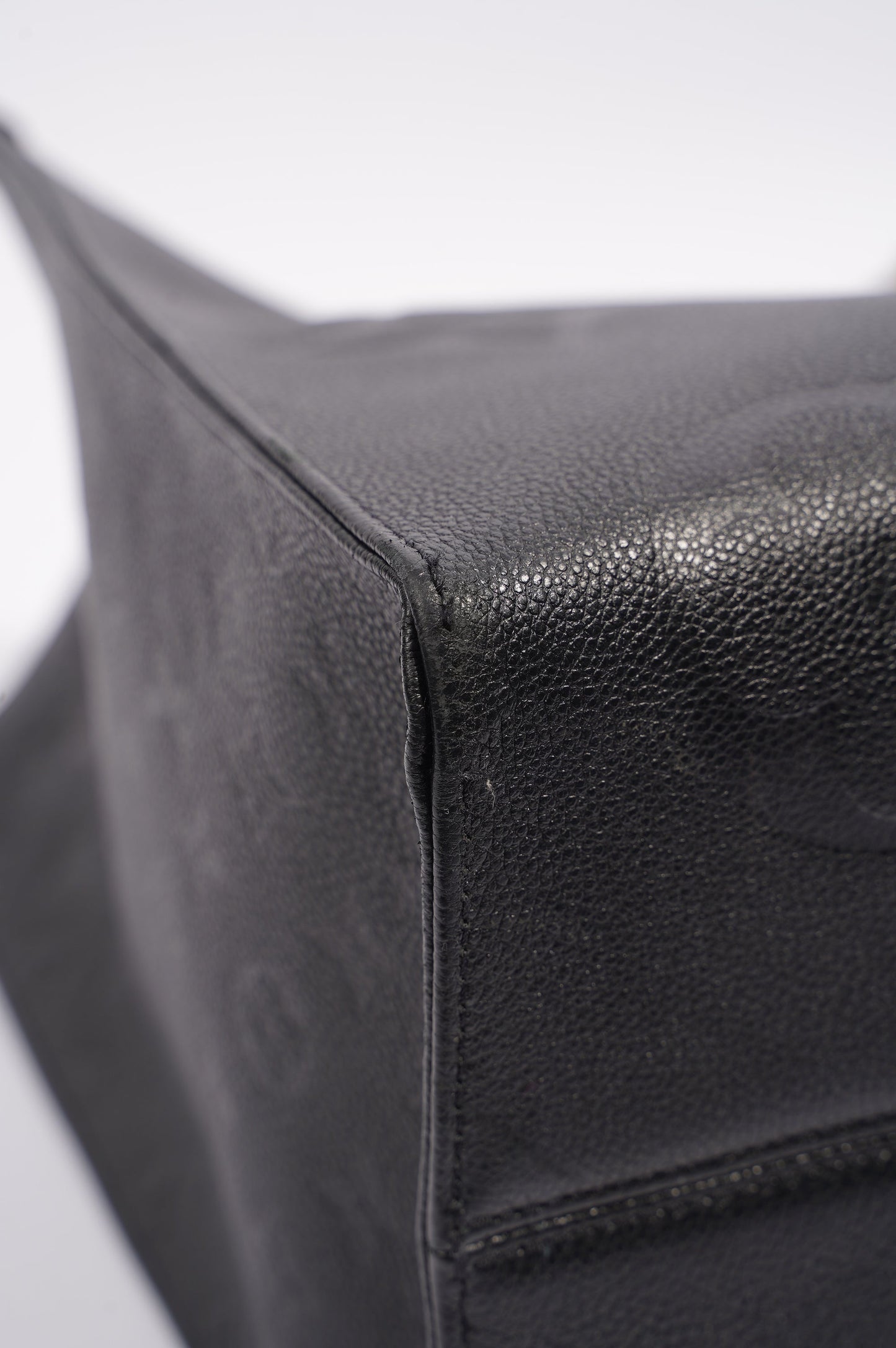 Louis Vuitton Womens OnTheGo Tote Black Leather GM