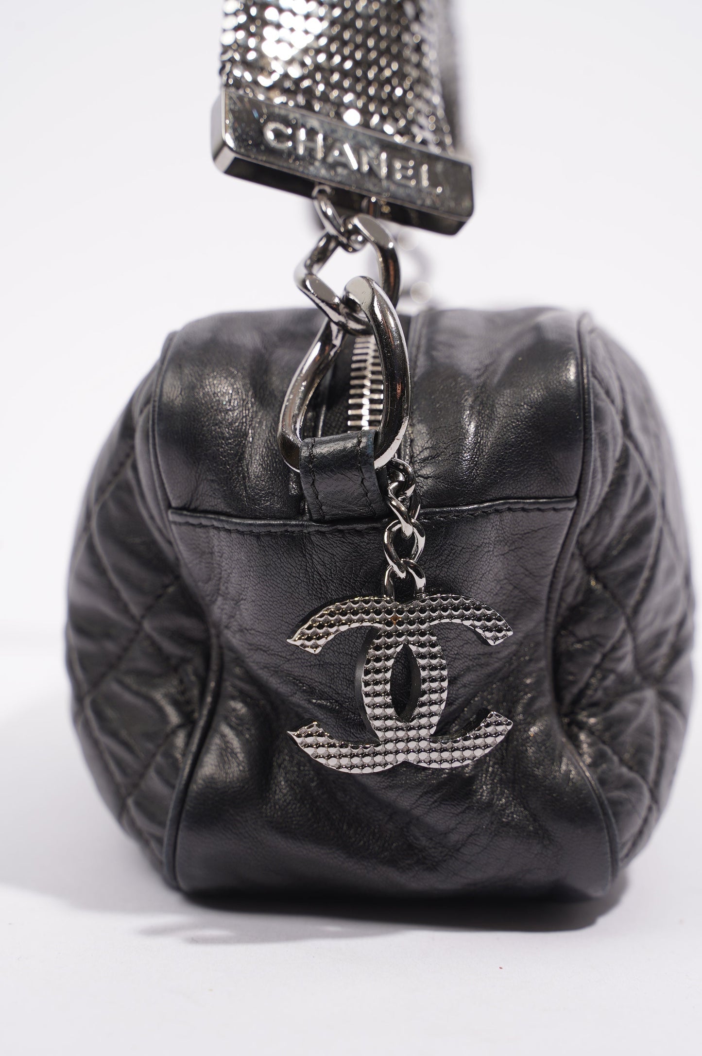 Chanel Womens Lambskin Quilted Leather Shoulder Bag Black