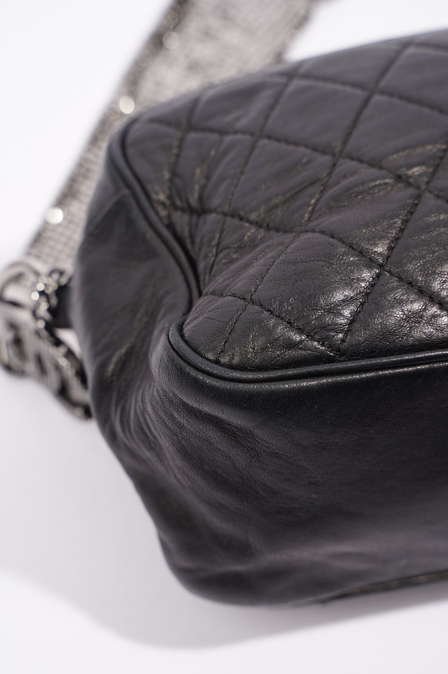 Chanel Womens Lambskin Quilted Leather Shoulder Bag Black